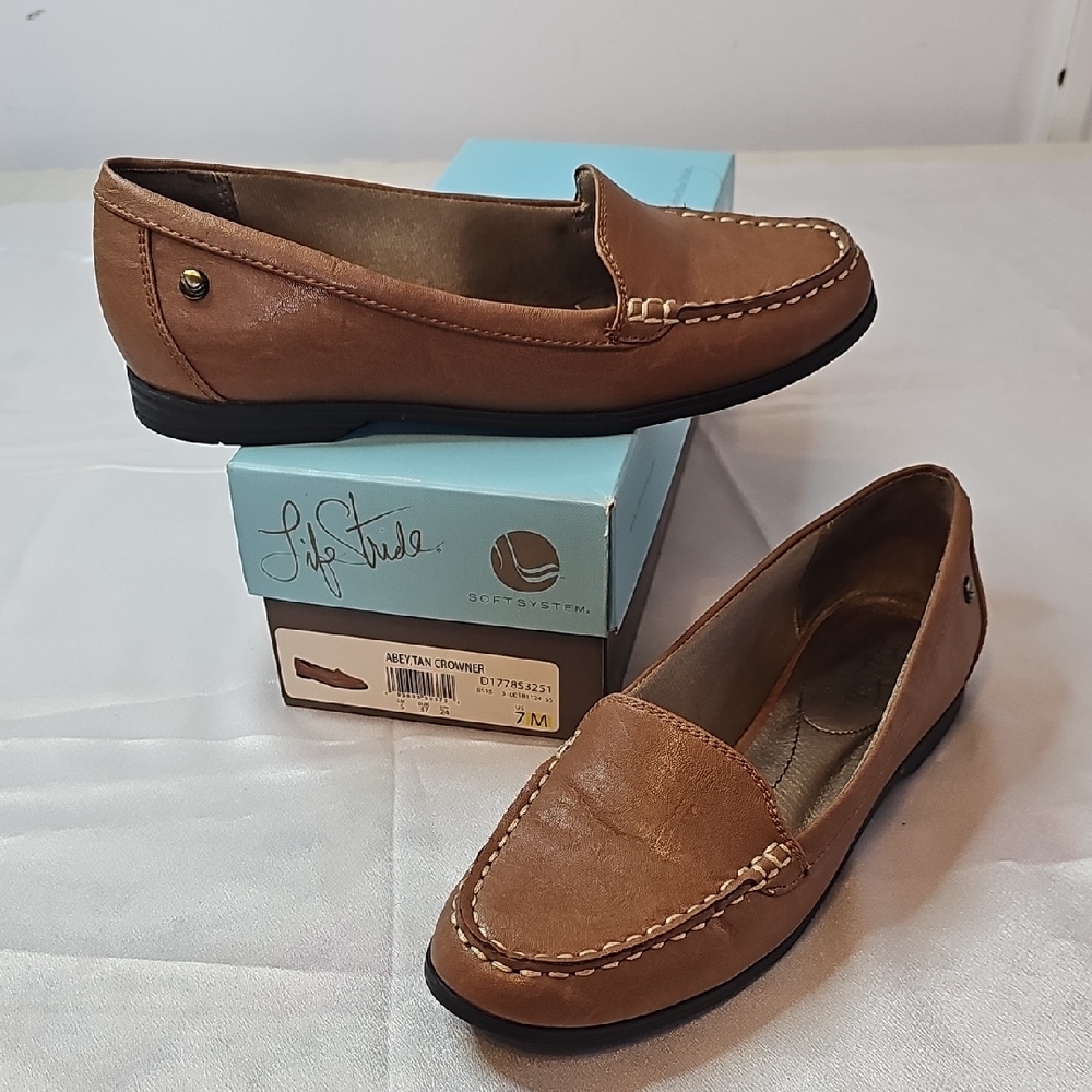 Life Stride Women's Tan Loafers